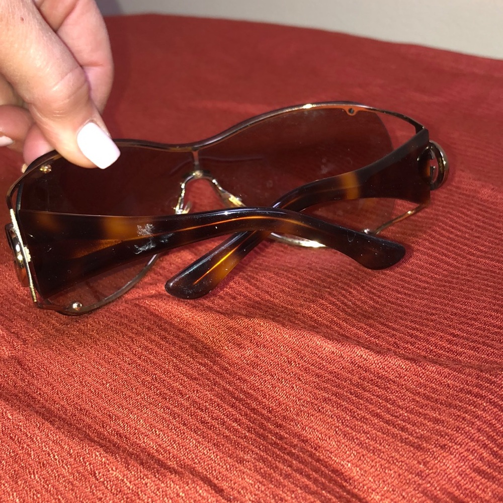 Gucci tortoiseshell sunglasses